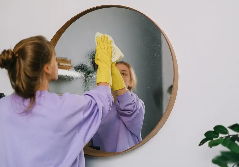 Using Rubbing Alcohol to Clean Mirrors